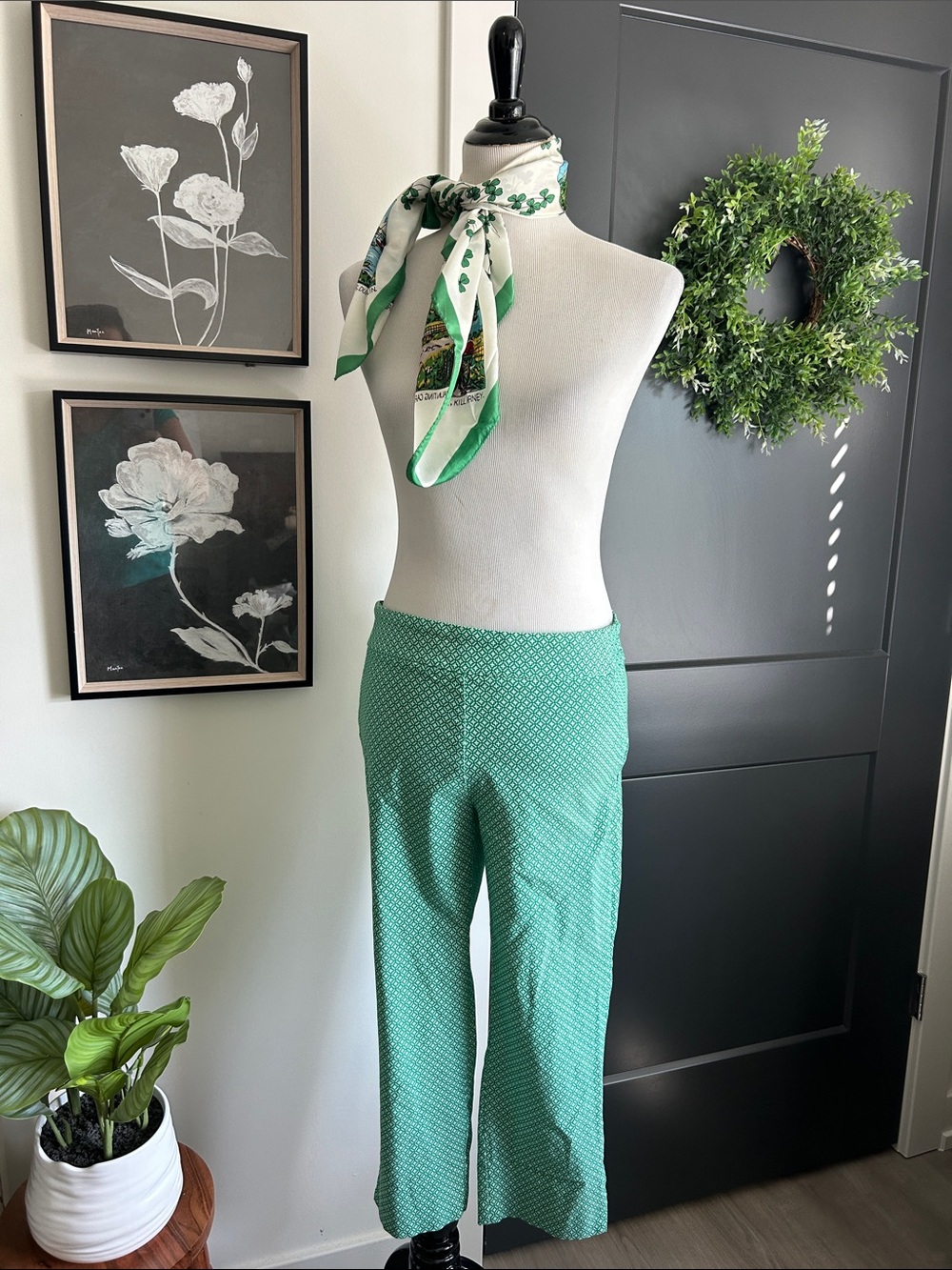 🍀 size 8 Green white Patterned stretch crop Pants and shamrock scarf